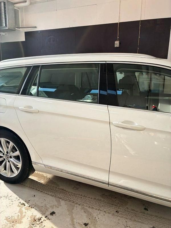 Begagnad VW Passat GTE 218 HK (160 kW) 2021 Vit Kombi