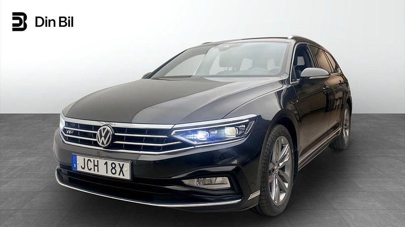 Mörkgrå Begagnad 2020 VW Passat Executive Kombi | 289 900 kr (Dyr) - Bild 1/4