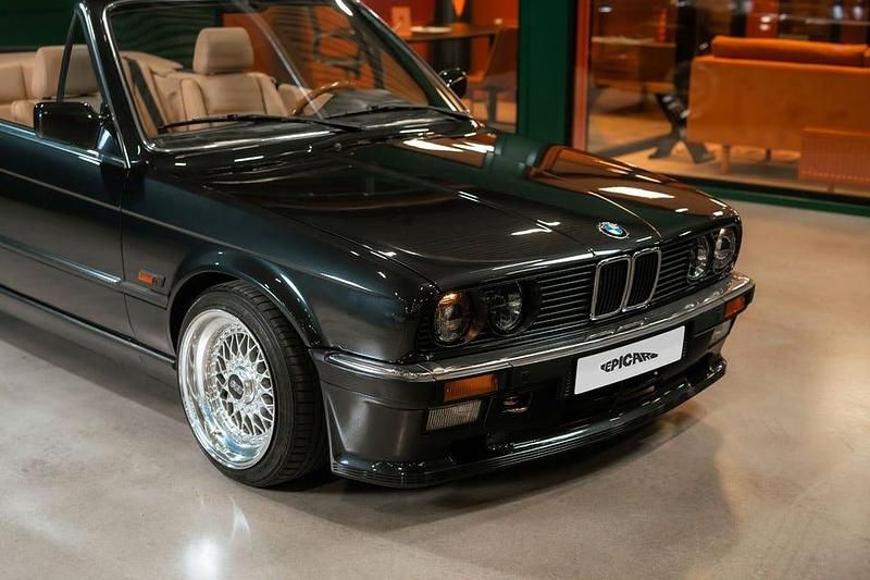 Begagnad BMW 325 170 HK (125 kW) 1989 Svart Cab