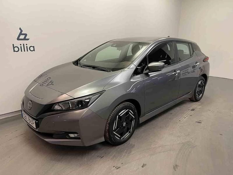 Grå Begagnad 2023 Nissan Leaf Halvkombi | 169 000 kr - Bild 1/1