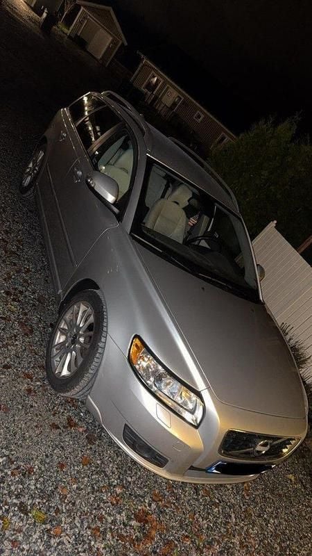 Begagnad 2011 Volvo V50 Summum Kombi | 75 000 kr (Marknadspris) - Bild 1/4