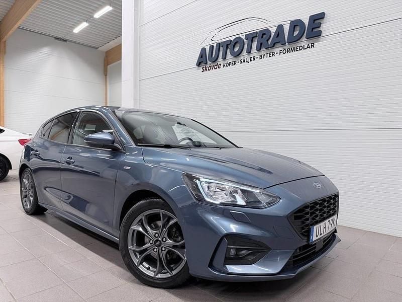 Blå Begagnad 2020 Ford Focus ST-Line | 169 900 kr (Lite dyr) - Bild 1/4