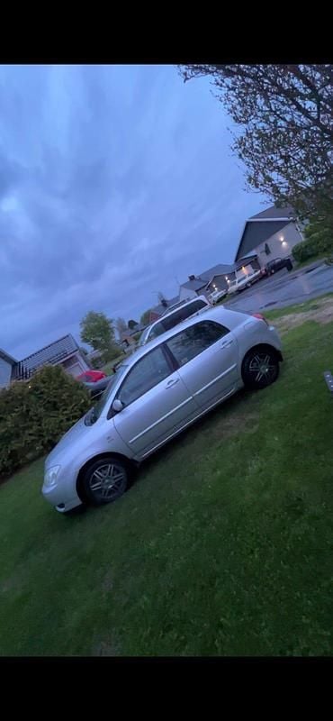 Begagnad 2002 Toyota Corolla Halvkombi | 15 000 kr (Superpris) - Bild 1/1