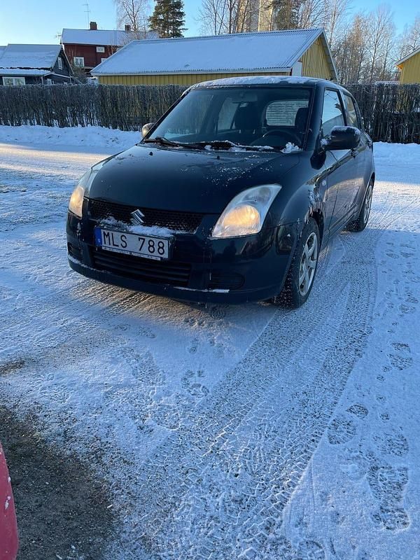 Begagnad 2007 Suzuki Swift Halvkombi | 22 000 kr (Superpris) - Bild 1/4