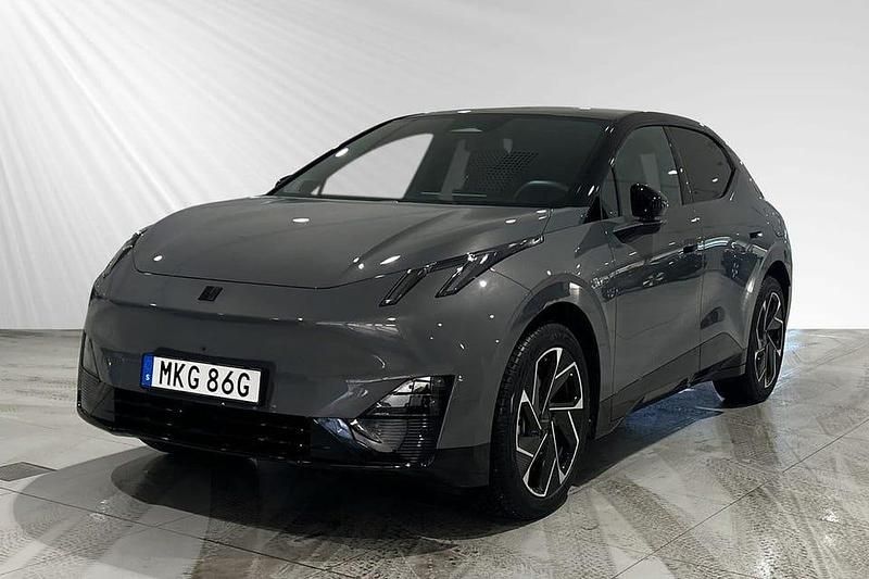 Begagnad Lynk & Co 02 202 kW (275 HK) 2024 Grå SUV