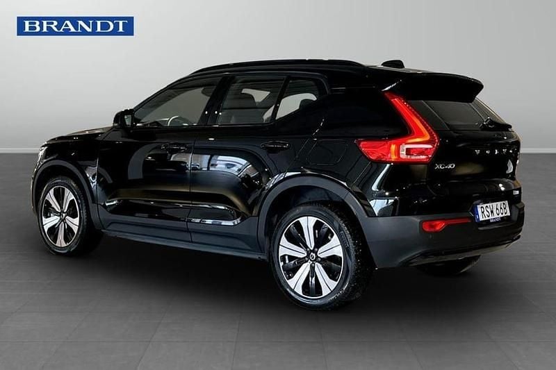 Begagnad Volvo XC40 Core 175 kW (238 HK) 2023 Svart SUV