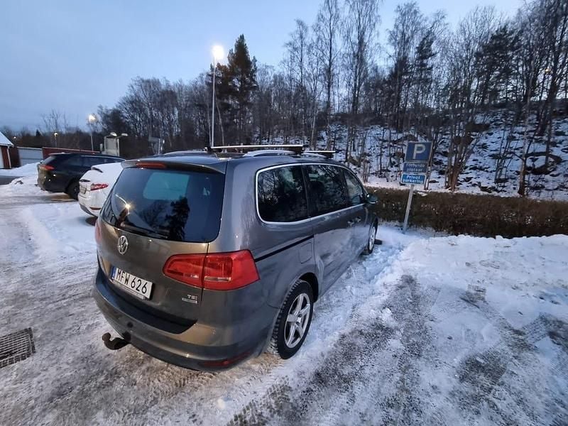 Begagnad VW Sharan 150 HK (110 kW) 2012 Indium grå Minibuss