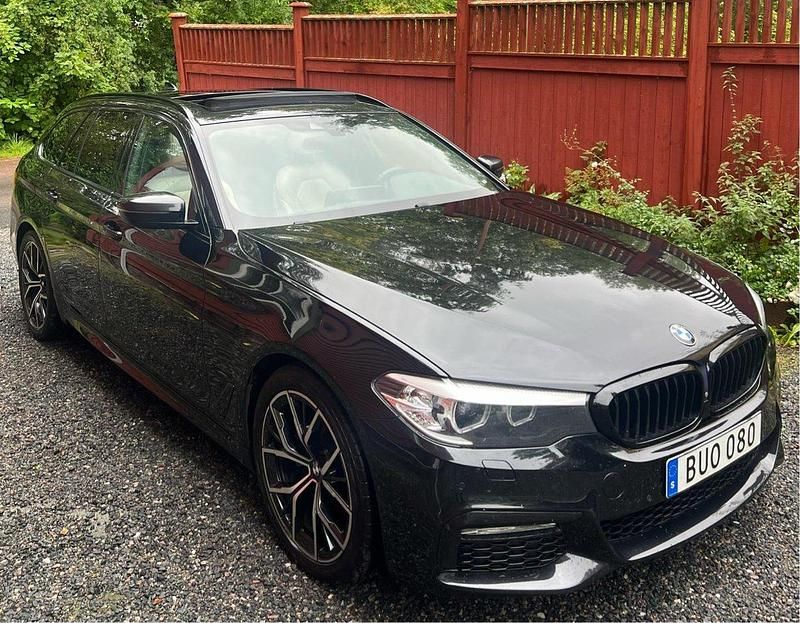 Svart Begagnad 2018 BMW 520 M Sport Kombi | 259 000 kr (Marknadspris) - Bild 1/2