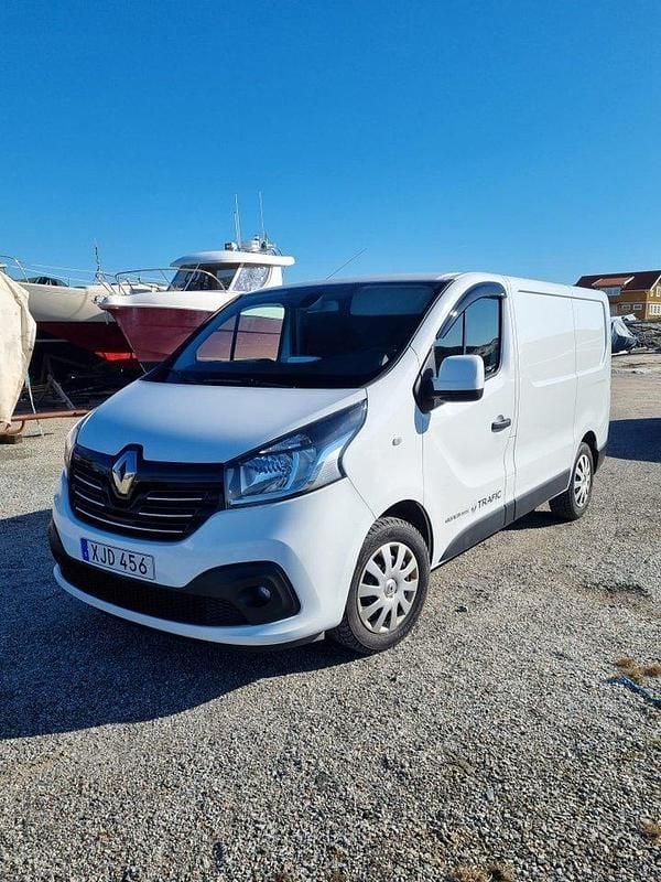 Vit Begagnad 2017 Renault Trafic Van | 119 000 kr (Marknadspris) - Bild 1/4