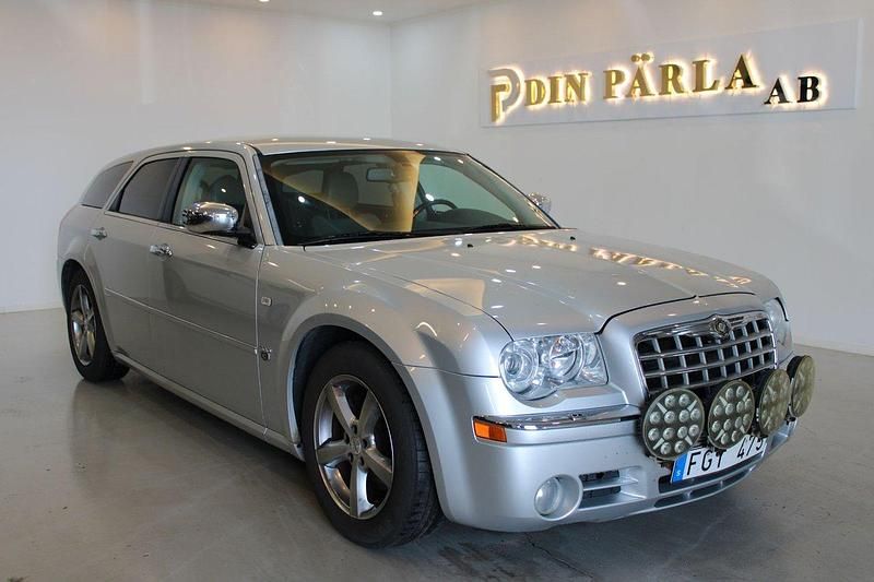 Silver Begagnad 2007 Chrysler 300C Touring Kombi | 79 900 kr (Dyr) - Bild 1/4