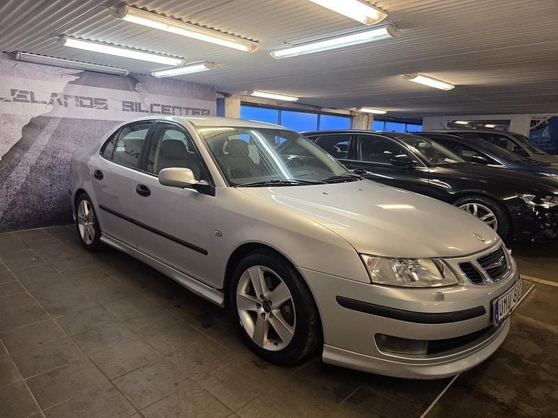 Ljusgrå (grå) Begagnad 2004 Saab 9-3 Aero Sedan | 19 900 kr (Bra pris) - Bild 1/4