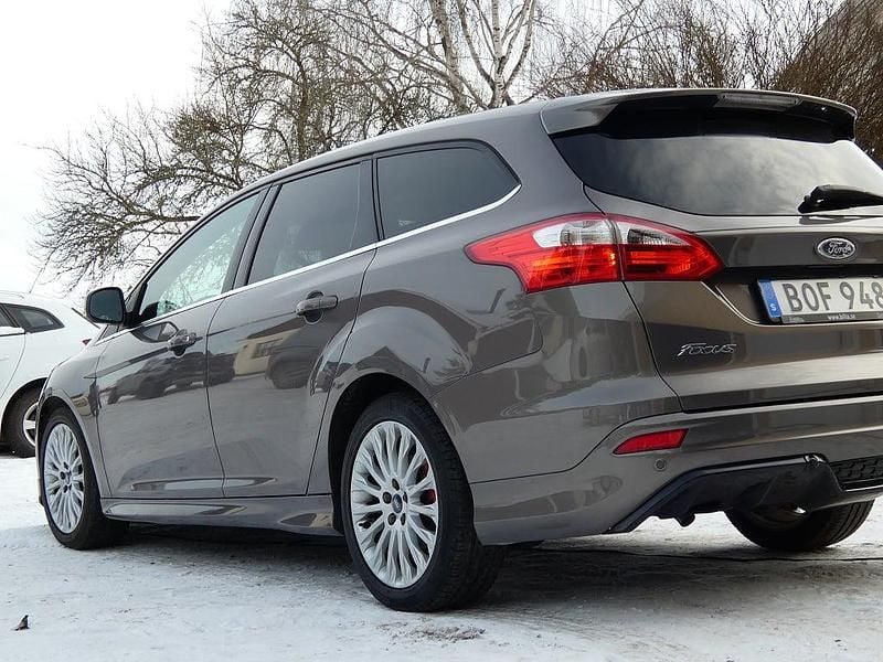 Begagnad Ford Focus Titanium 101 HK (74 kW) 2014 Brun Kombi