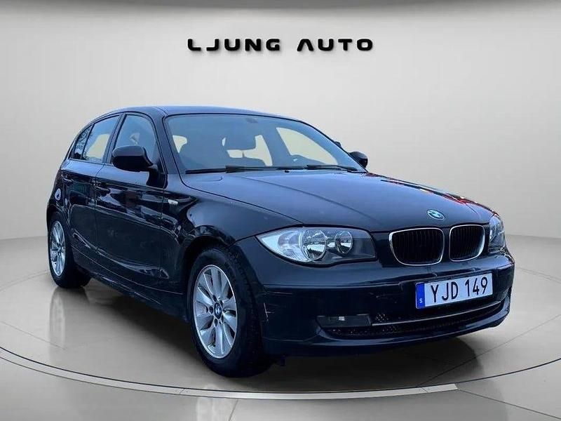 Svart Begagnad 2009 BMW 120 Halvkombi | 49 900 kr (Superpris) - Bild 1/4