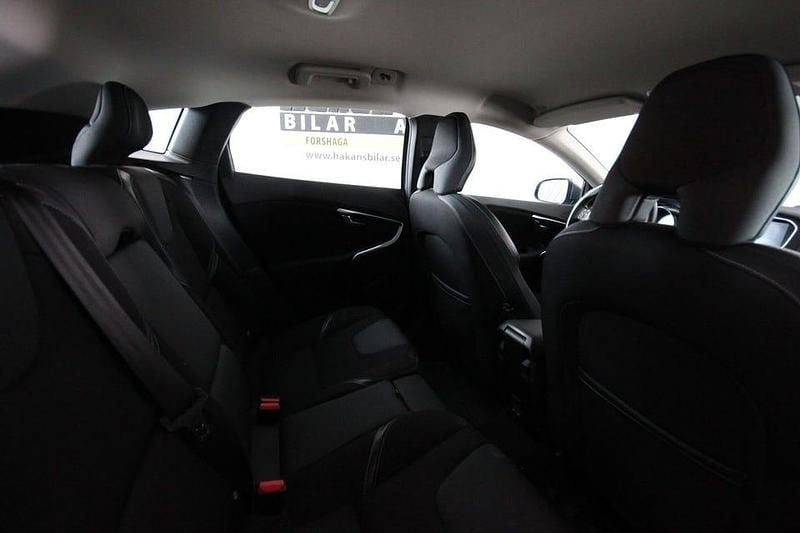Begagnad Volvo V40 Momentum 150 HK (110 kW) 2017 Grå Kombi