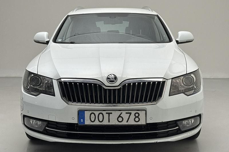 Begagnad Skoda Superb 170 HK (125 kW) 2015 Vit Kombi
