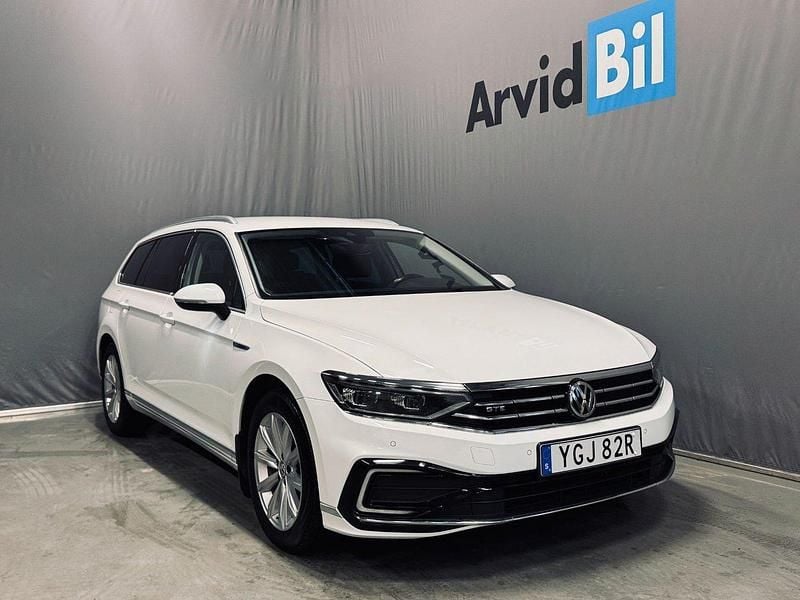 Vit Begagnad 2019 VW Passat Business Kombi | 214 700 kr (Marknadspris) - Bild 1/3