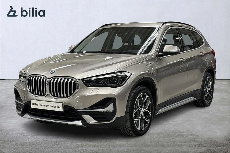 Silver Begagnad 2020 BMW X1 xLine SUV | 309 900 kr (Marknadspris) - Bild 1/4