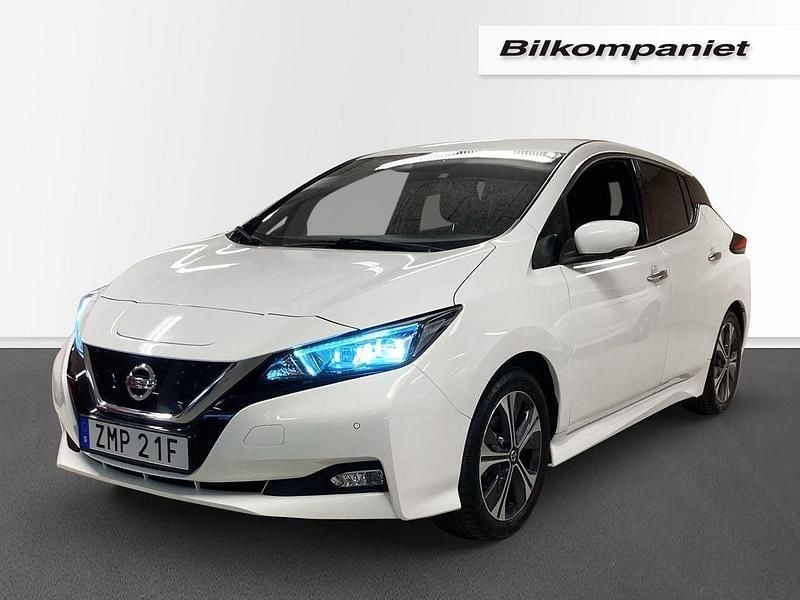 Vit Begagnad 2022 Nissan Leaf N-Connecta Halvkombi | 199 000 kr (Lite dyr) - Bild 1/4
