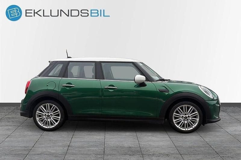 Begagnad Mini Cooper 136 HK (100 kW) 2023 Grön Halvkombi