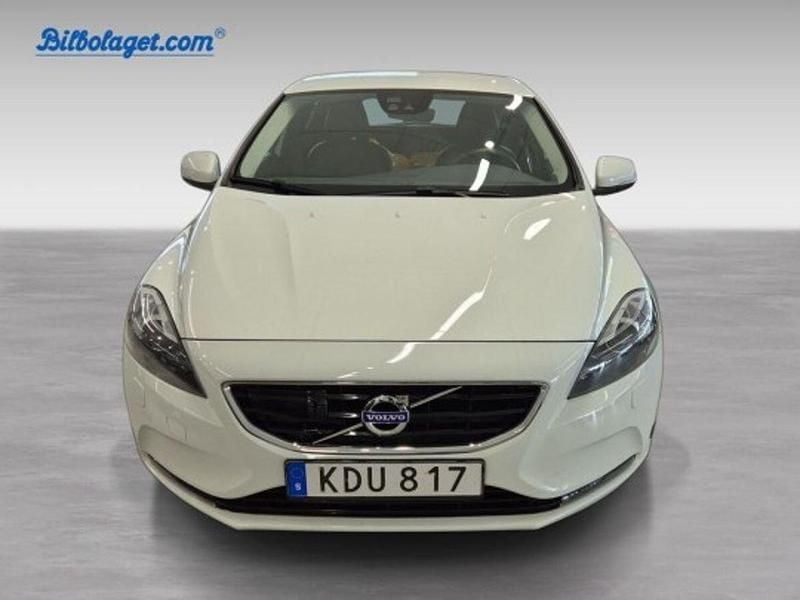Vit Begagnad 2016 Volvo V40 Business Edition Kombi | 194 500 kr (Marknadspris) - Bild 1/4