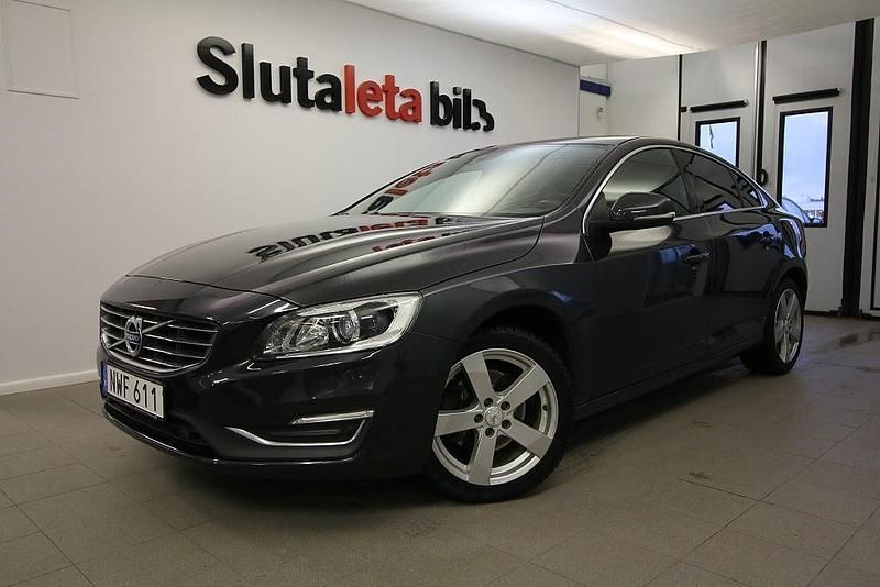 Grå Begagnad 2015 Volvo S60 Sedan | 199 900 kr (Lite dyr) - Bild 1/4