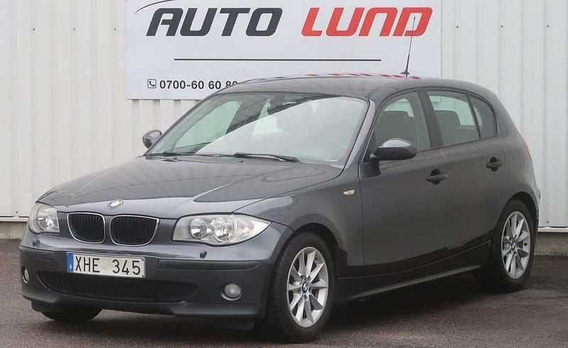 Grå Begagnad 2006 BMW 116 Advantage Halvkombi | 55 000 kr (Marknadspris) - Bild 1/4