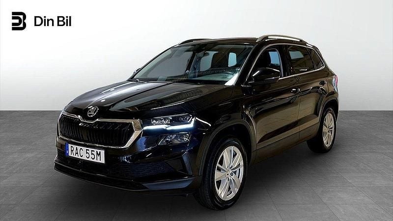 Svart (black magic pärleffekt me) Begagnad 2022 Skoda Karoq Style SUV | 309 000 kr (Marknadspris) - Bild 1/4