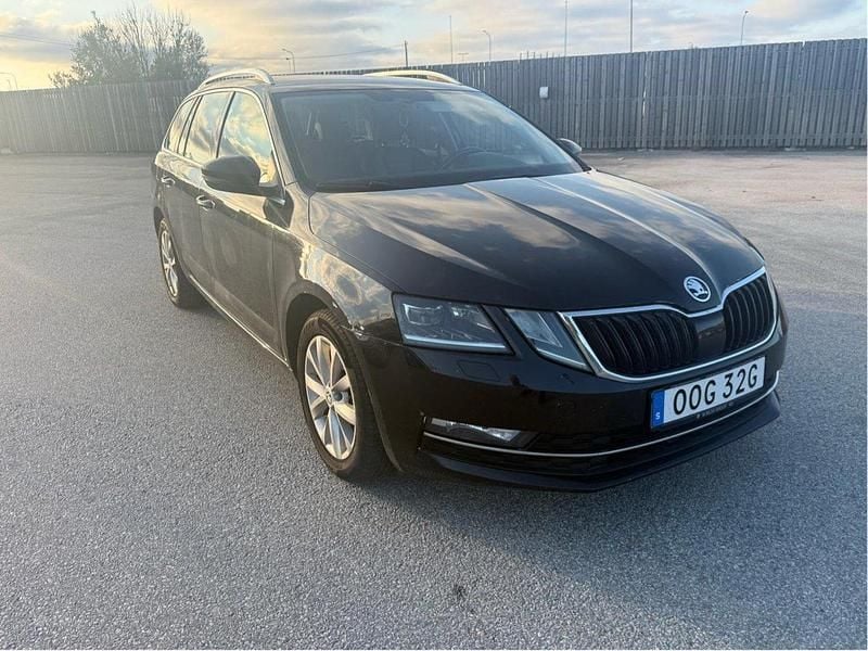 Svart Begagnad 2020 Skoda Octavia Style Kombi | 89 000 kr (Marknadspris) - Bild 1/4