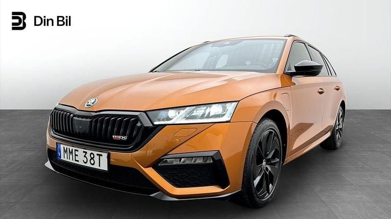 Orange Begagnad 2023 Skoda Octavia RS Kombi | 389 900 kr (Marknadspris) - Bild 1/4