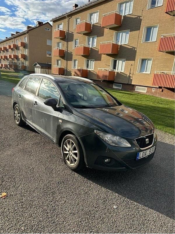 Grå Begagnad 2011 Seat Ibiza ST Kombi | 35 000 kr (Bra pris) - Bild 1/4