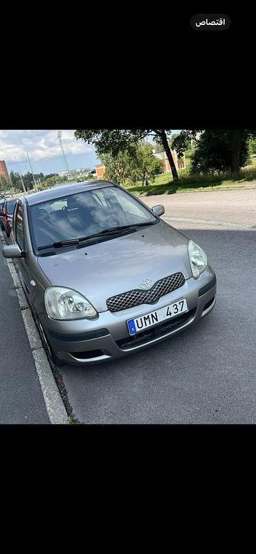 Grå Begagnad 2003 Toyota Yaris Halvkombi | 19 900 kr (Bra pris) - Bild 1/4