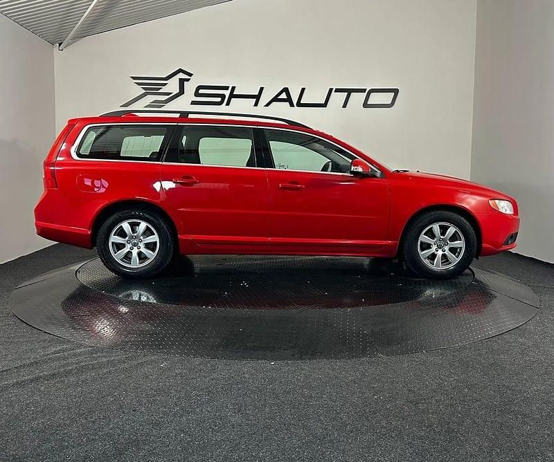 Begagnad Volvo V70 Momentum 164 HK (120 kW) 2011 Röd Kombi