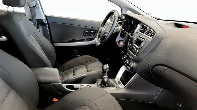 Begagnad Kia Ceed 99 HK (72 kW) 2017 Svart Halvkombi