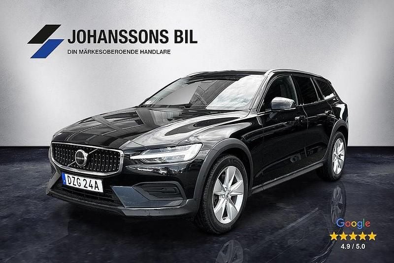 Begagnad Volvo V60 CC Momentum 197 HK (144 kW) 2022 Svart Kombi