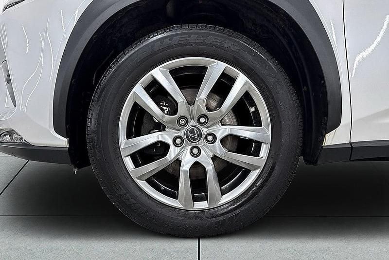 Begagnad Lexus NX300h Executive Line 197 HK (144 kW) 2019 Vit SUV