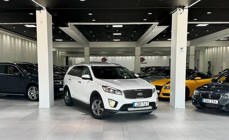 Vit Begagnad 2015 Kia Sorento SUV | 129 900 kr (Marknadspris) - Bild 1/4