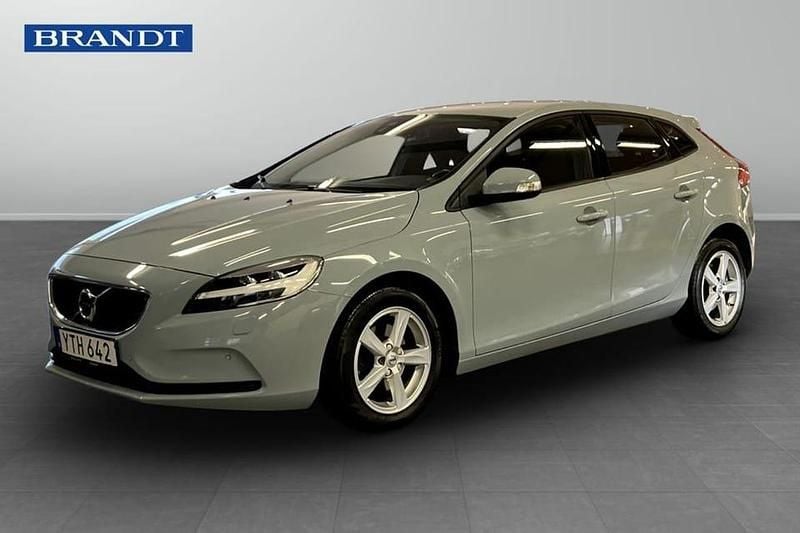 Blå Begagnad 2018 Volvo V40 Business Edition Halvkombi | 159 900 kr (Marknadspris) - Bild 1/4