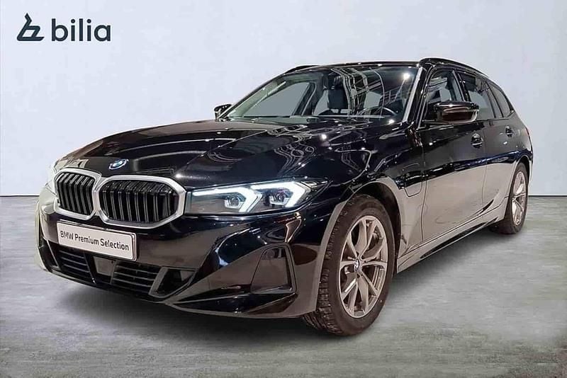 Begagnad BMW 330e 2024 Svart Kombi