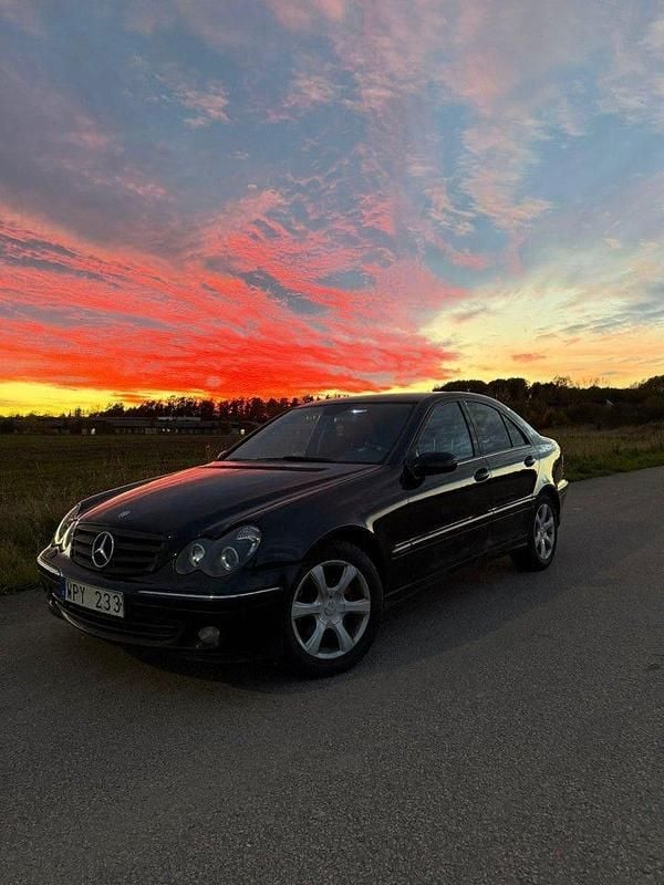 Begagnad 2005 Mercedes C180 Sedan | 42 000 kr (Marknadspris) - Bild 1/4