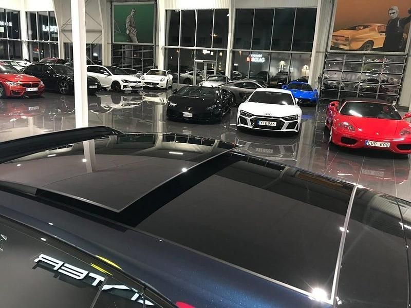 Begagnad Porsche Panamera 4S Sport Turismo 560 HK (411 kW) 2021 Night blue metallic/svart helläder Sedan