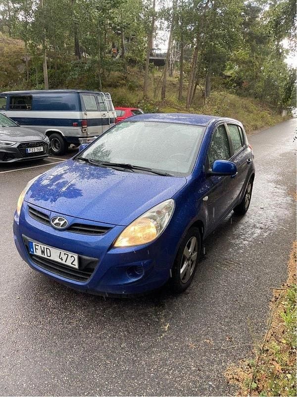 Blå Begagnad 2009 Hyundai i20 Halvkombi | 36 000 kr (Bra pris) - Bild 1/4