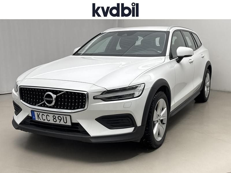 Vit Begagnad 2022 Volvo V60 CC Kombi | 259 000 kr (Superpris) - Bild 1/3