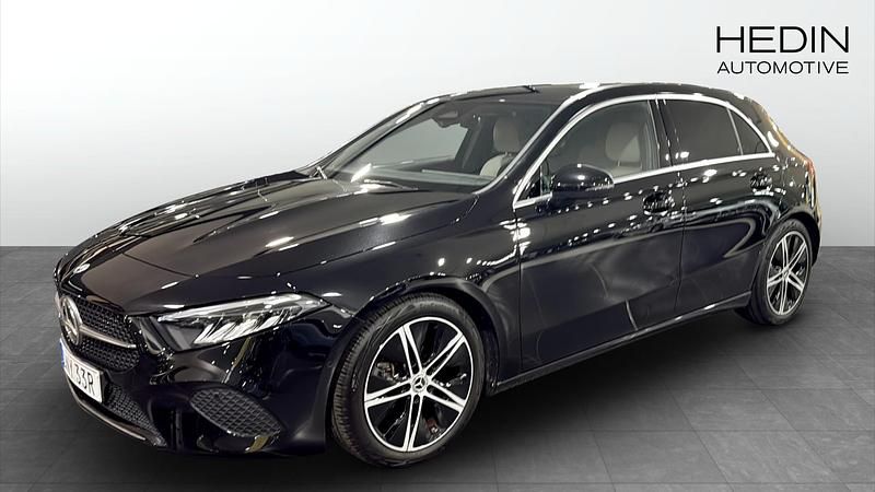 Svart Begagnad 2023 Mercedes A200 Progressive Kombi | 309 900 kr - Bild 1/4