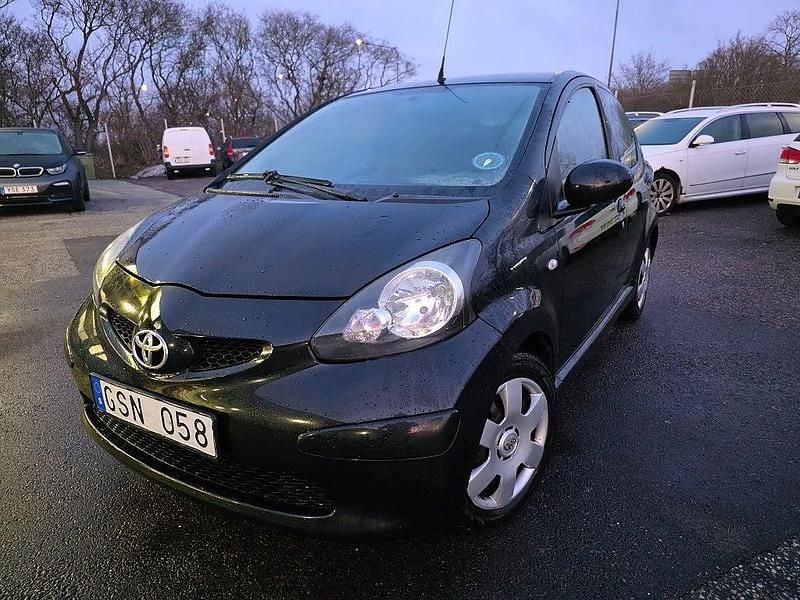 Begagnad Toyota Aygo 68 HK (50 kW) 2007 Svart Halvkombi