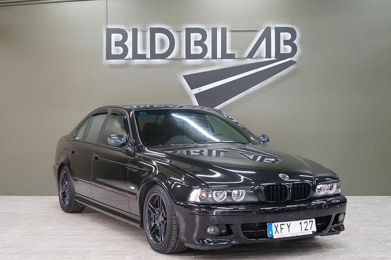 Svart Begagnad 2002 BMW 525 M Sport Sedan | 84 900 kr (Lite dyr) - Bild 1/4