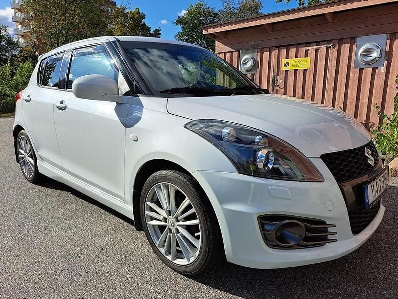 Vit Begagnad 2015 Suzuki Swift Sport Halvkombi | 84 000 kr (Marknadspris) - Bild 1/4