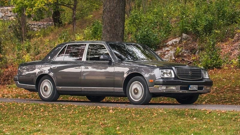 Begagnad Toyota Century 284 HK (208 kW) 2000 Grå Sedan