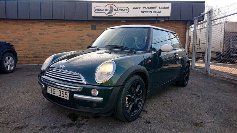 Grön Begagnad 2003 Mini Cooper Pepper Halvkombi | 39 000 kr (Marknadspris) - Bild 1/4