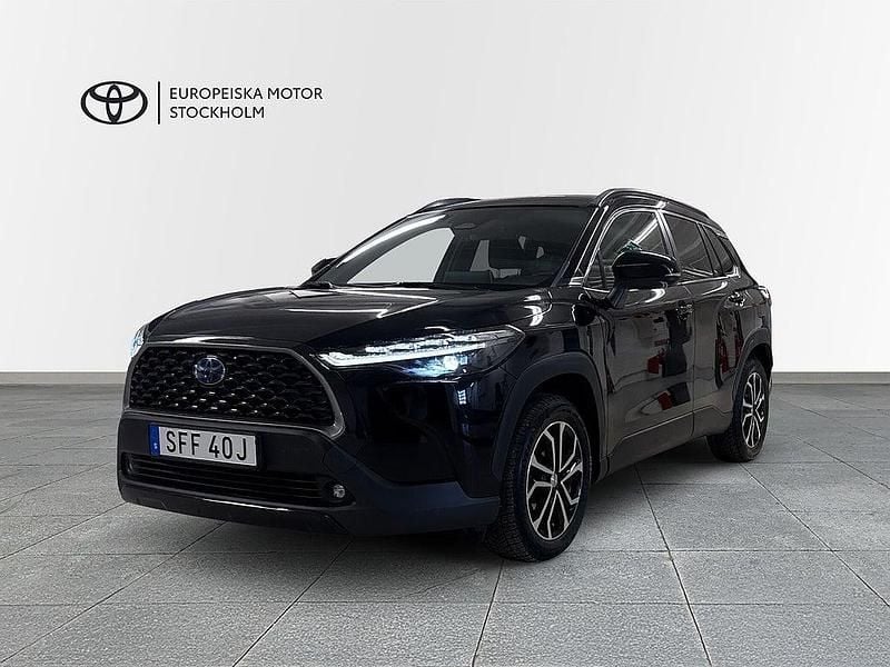 Begagnad Toyota Corolla Cross Style 197 HK (144 kW) 2022 Svart SUV