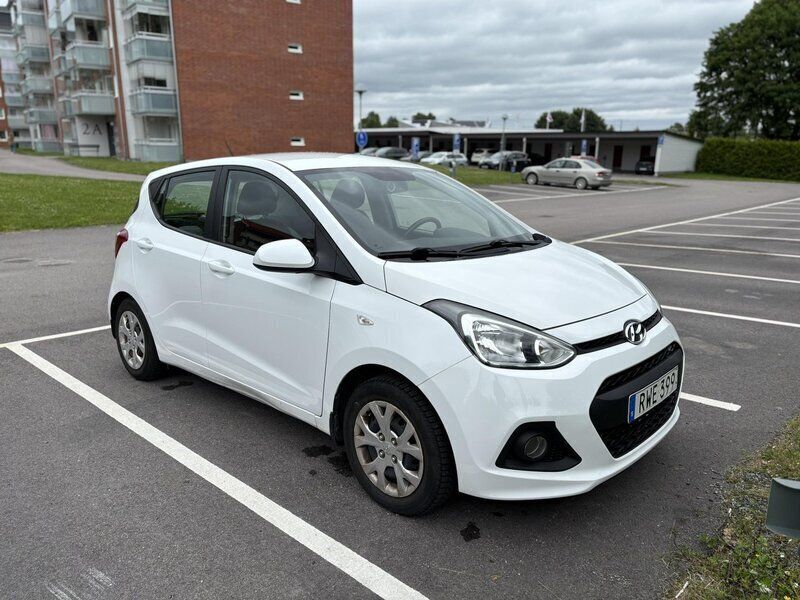Vit Begagnad 2016 Hyundai i10 Comfort Halvkombi | 55 000 kr (Superpris) - Bild 1/4